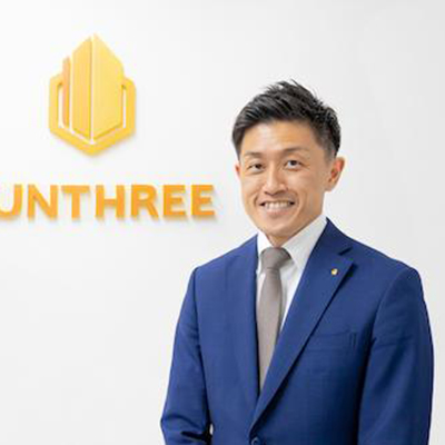SUNTHREE代表　有村